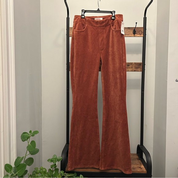 Wrangler women’s Burnt Orange Color Pull On Corduroy Flare Pants Size M NEW - Picture 3 of 9